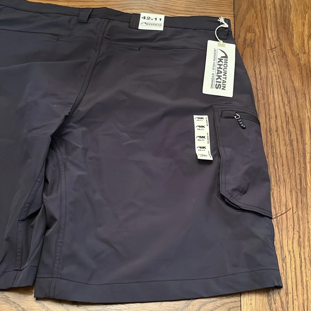 Mountain Khakis shorts,‎ size 42, NWT